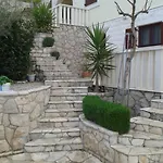 Mia פריזבה